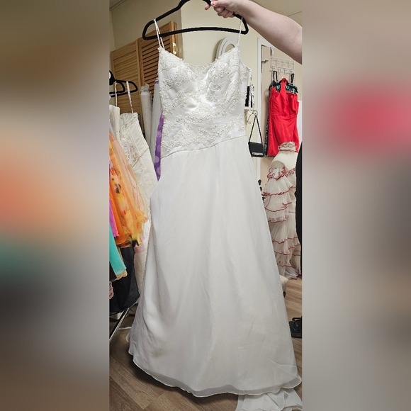 Winni Coutour Wedding Gown - Picture 2 of 8